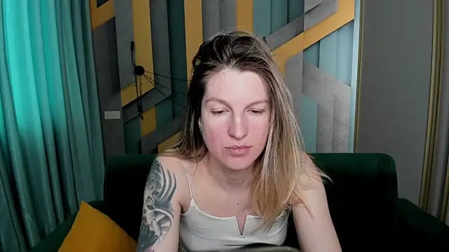 EmilyWalkeri online show from 9, 4, 2026