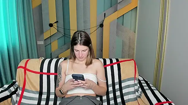 EmilyWalkeri online show from 17, 10, 2025