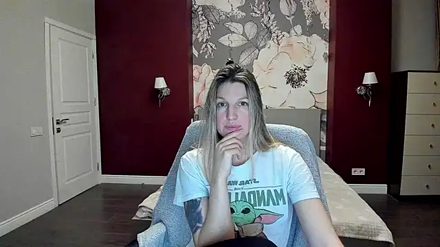 EmilyWalkeri online show from 11, 2, 2026