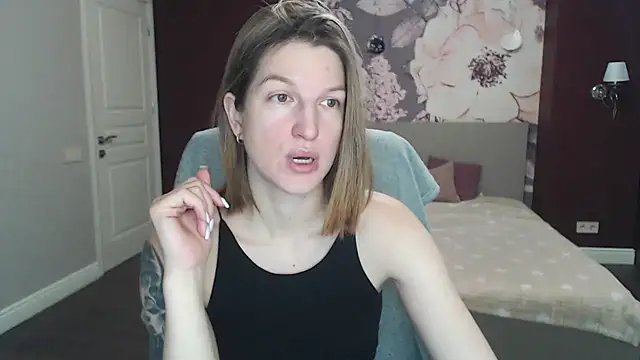 EmilyWalkeri online show from 5, 2, 2025