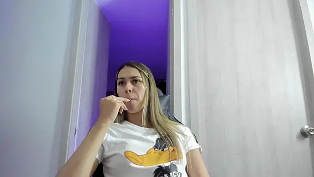 Snapshot of Cristel_Boom chatting on 6, 11, 2025 Cristel Boom online show from 6, 11, 2025