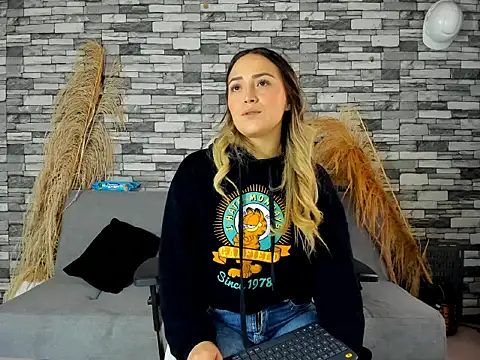 Snapshot of cindy_love2 chatting on 9, 10, 2025 cindy love2 online show from 9, 10, 2025