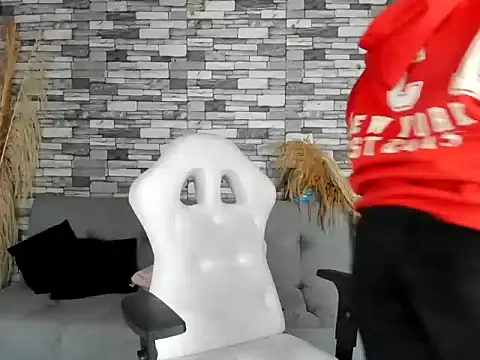 Snapshot of cindy_love2 chatting on 2, 10, 2025 cindy love2 online show from 2, 10, 2025