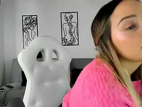 Snapshot of cindy_love2 chatting on 8, 9, 2025 cindy love2 online show from 8, 9, 2025