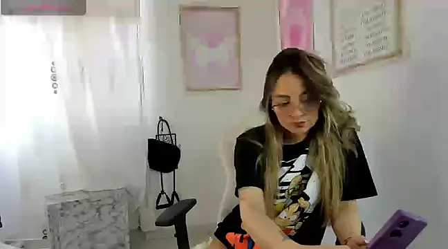 Snapshot of cindy_love2 chatting on 11, 3, 2025 cindy love2 online show from 11, 3, 2025