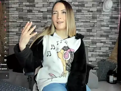 Snapshot of cindy_love2 chatting on 3, 10, 2025 cindy love2 online show from 3, 10, 2025