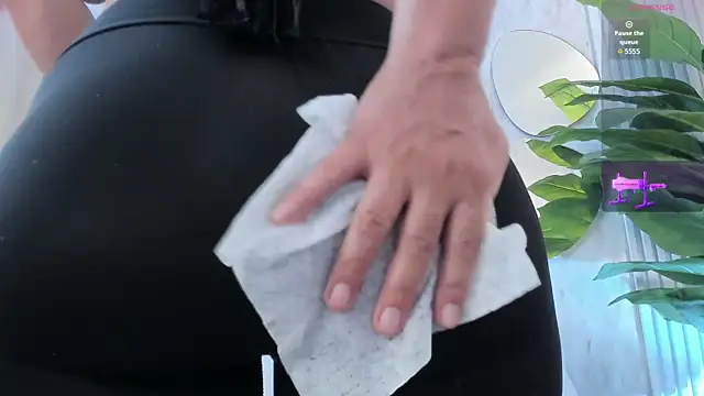 Emelyross  online show from 6, 11, 2025