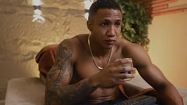 Logan Varela online show from 28, 10, 2025