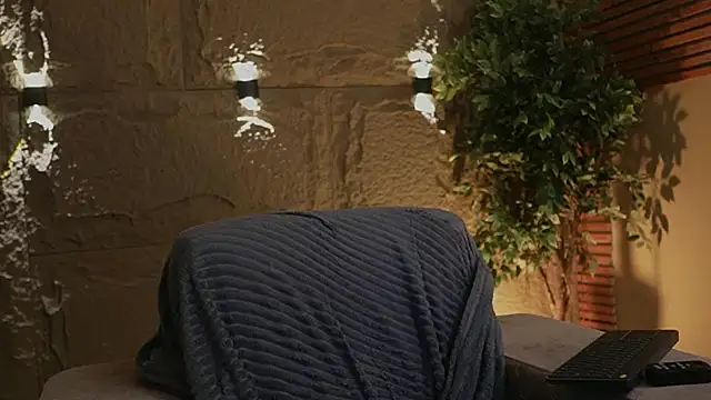 Logan Varela online show from 10, 11, 2025