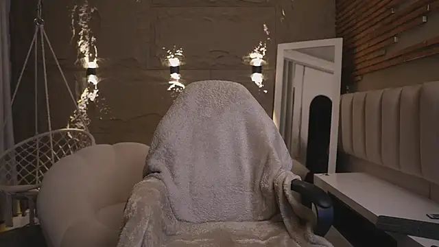 Logan Varela online show from 8, 4, 2026