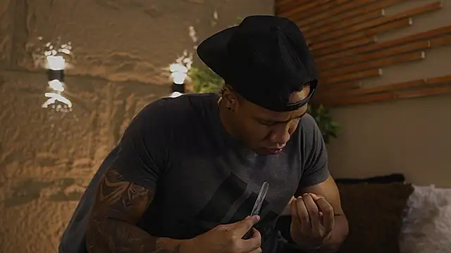 Logan Varela online show from 8, 1, 2026