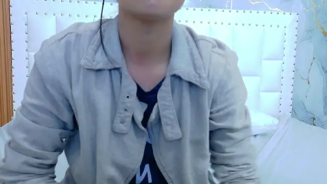 Snapshot of yourcuteneighbourr chatting on 13, 1, 2026 yourcuteneighbourr online show from 13, 1, 2026