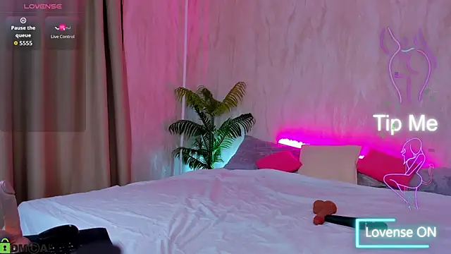 Valerie Woods online show from 11, 10, 2025