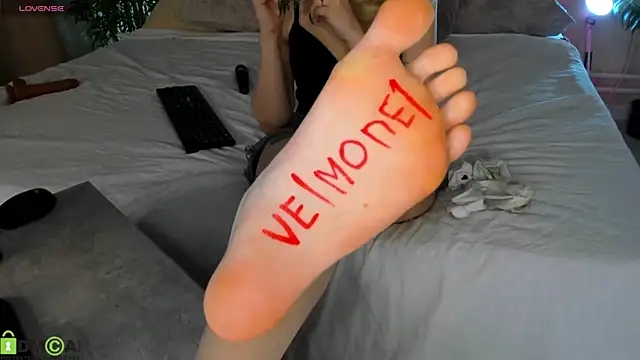 Snapshot of Valerie_Woods chatting on 4, 6, 2026 Valerie Woods online show from 4, 6, 2026