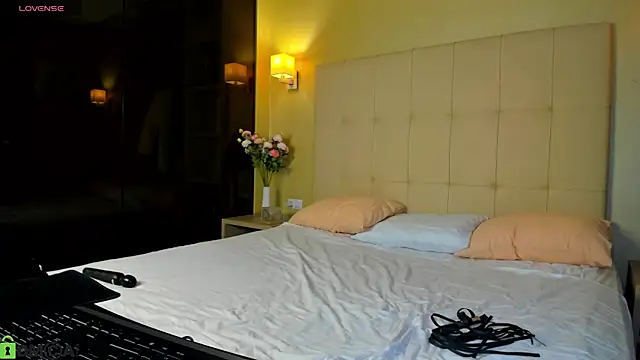 Valerie Woods online show from 4, 3, 2026