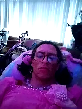 gurlnips online show from 25, 9, 2025