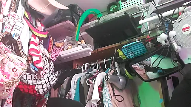 gurlnips online show from 22, 2, 2026