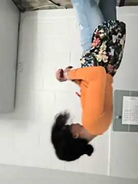 gurlnips online show from 5, 2, 2026