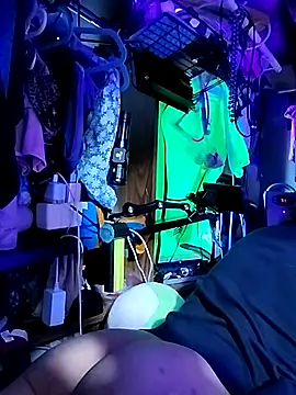 gurlnips online show from 27, 3, 2026