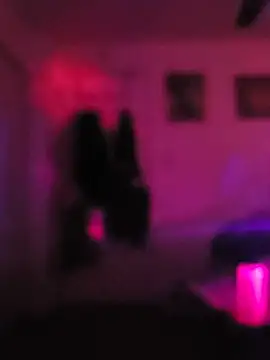 gurlnips online show from 4, 2, 2026