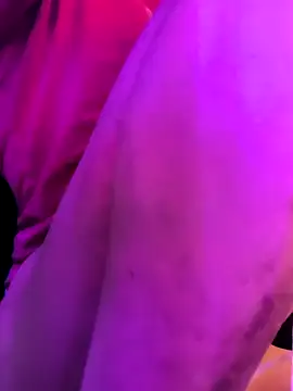 gurlnips online show from 8, 4, 2026