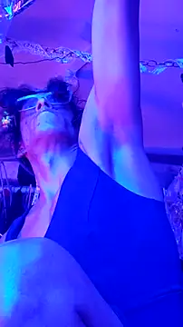 gurlnips online show from 13, 10, 2025