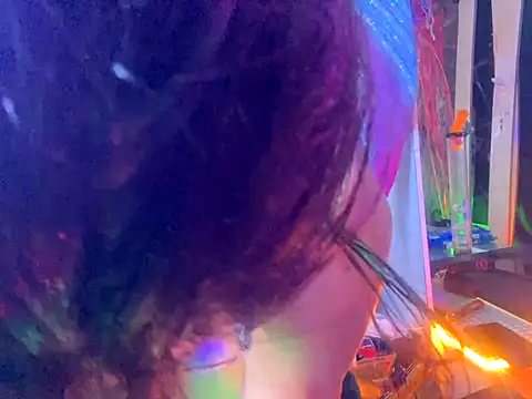 gurlnips online show from 16, 9, 2025