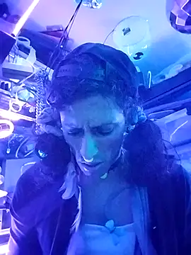 gurlnips online show from 13, 3, 2026