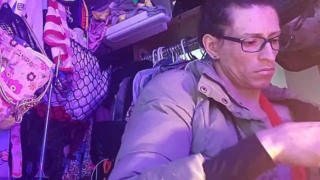 gurlnips online show from 23, 2, 2026