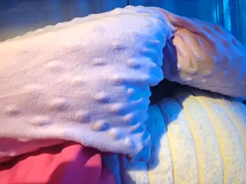 gurlnips online show from 29, 10, 2025