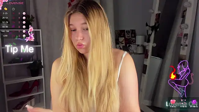 Rebecca Kelly online show from 16, 9, 2025