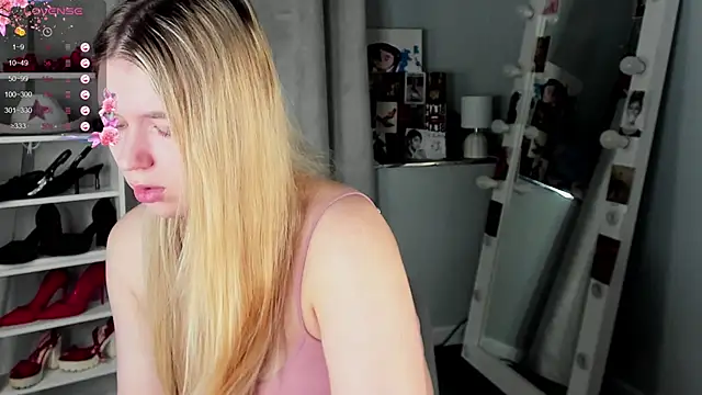 Snapshot of Rebecca_Kelly chatting on 5, 2, 2026 Rebecca Kelly online show from 5, 2, 2026