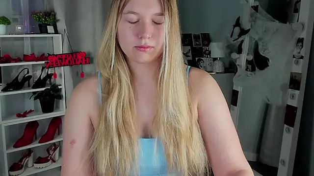 Rebecca Kelly online show from 28, 10, 2025