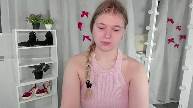 Rebecca Kelly online show from 2, 3, 2025