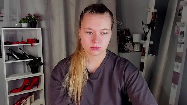 Rebecca Kelly online show from 4, 10, 2025