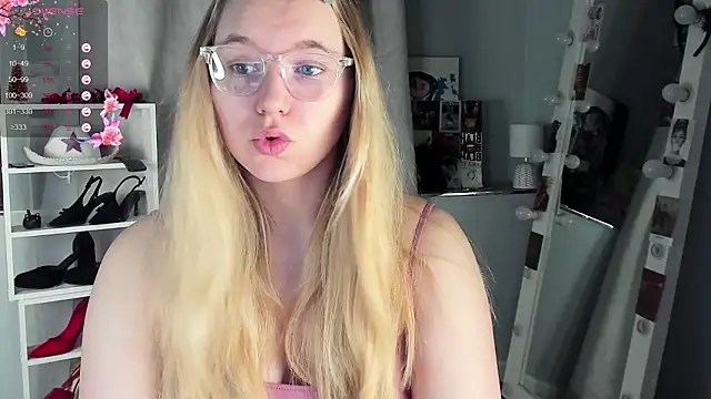 Snapshot of Rebecca_Kelly chatting on 17, 2, 2026 Rebecca Kelly online show from 17, 2, 2026