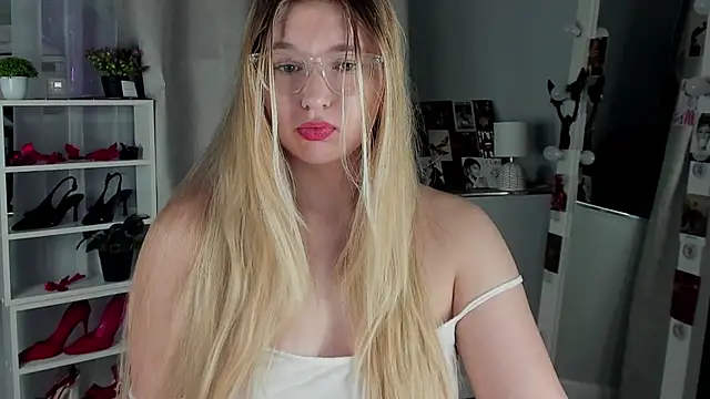 Rebecca Kelly online show from 3, 11, 2025