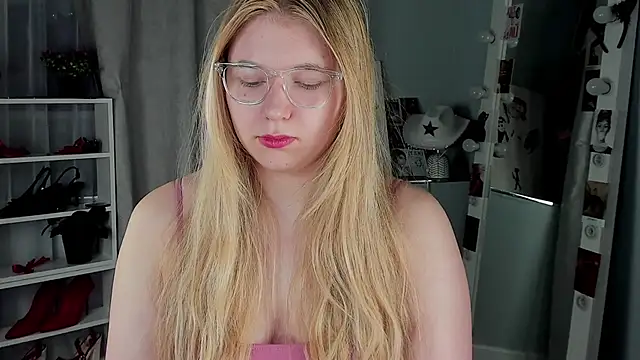 Rebecca Kelly online show from 20, 11, 2025