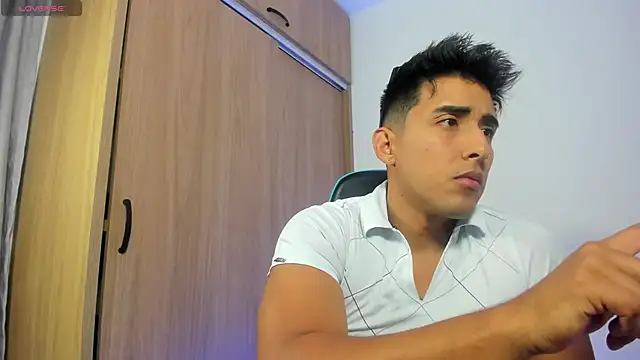 Snapshot of Alan_greek_1 chatting on 6, 11, 2025 Alan greek 1 online show from 6, 11, 2025