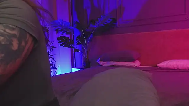 Snapshot of Liv_Fay chatting on 7, 11, 2025 Liv Fay online show from 7, 11, 2025