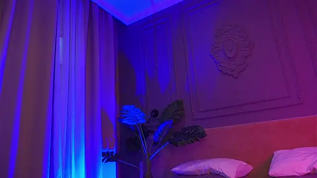 Snapshot of Liv_Fay chatting on 9, 10, 2025 Liv Fay online show from 9, 10, 2025