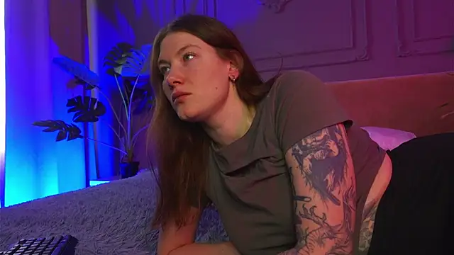 Snapshot of Liv_Fay chatting on 10, 9, 2025 Liv Fay online show from 10, 9, 2025