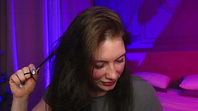 Snapshot of Liv_Fay chatting on 21, 11, 2025 Liv Fay online show from 21, 11, 2025