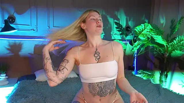 Snapshot of Liv_Fay chatting on 14, 3, 2025 Liv Fay online show from 14, 3, 2025