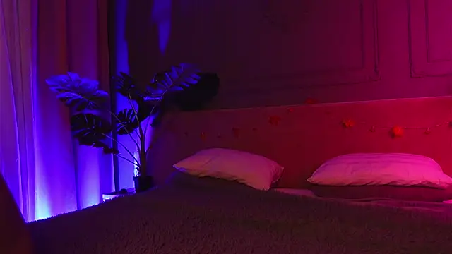 Snapshot of Liv_Fay chatting on 25, 10, 2025 Liv Fay online show from 25, 10, 2025