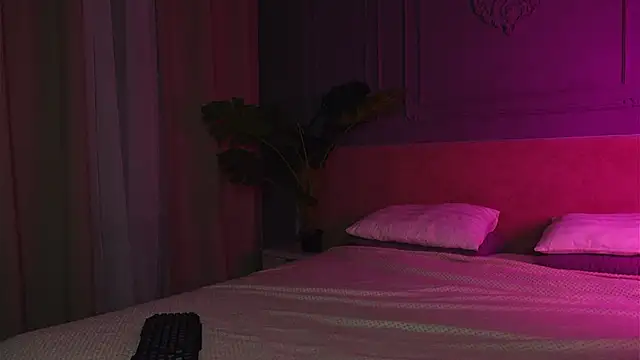 Snapshot of Liv_Fay chatting on 3, 12, 2025 Liv Fay online show from 3, 12, 2025