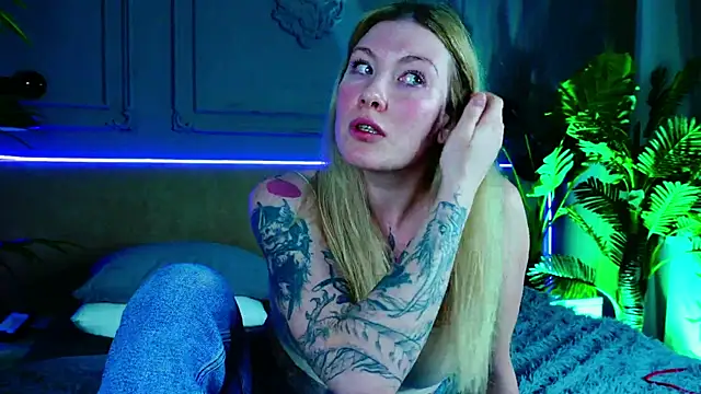 Snapshot of Liv_Fay chatting on 22, 3, 2025 Liv Fay online show from 22, 3, 2025