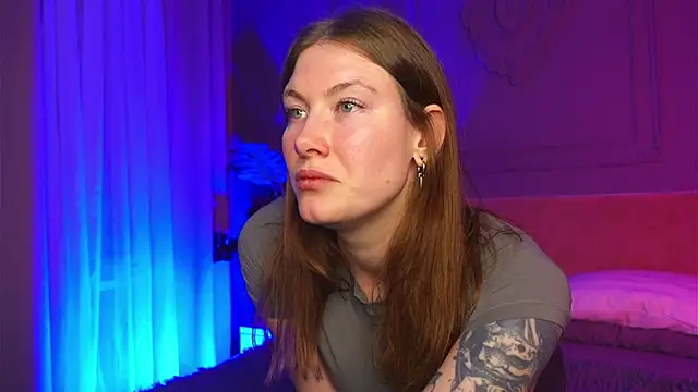 Snapshot of Liv_Fay chatting on 7, 10, 2025 Liv Fay online show from 7, 10, 2025