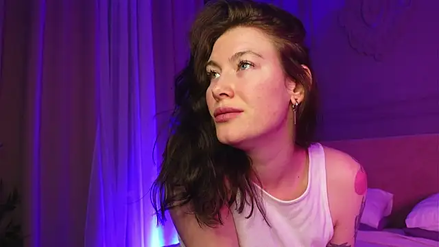 Snapshot of Liv_Fay chatting on 14, 11, 2025 Liv Fay online show from 14, 11, 2025