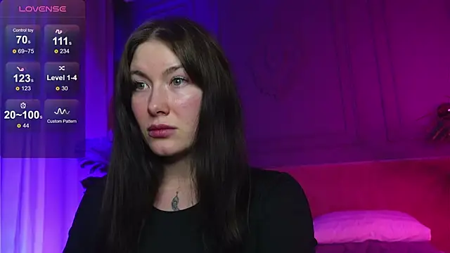 Snapshot of Liv_Fay chatting on 12, 11, 2025 Liv Fay online show from 12, 11, 2025